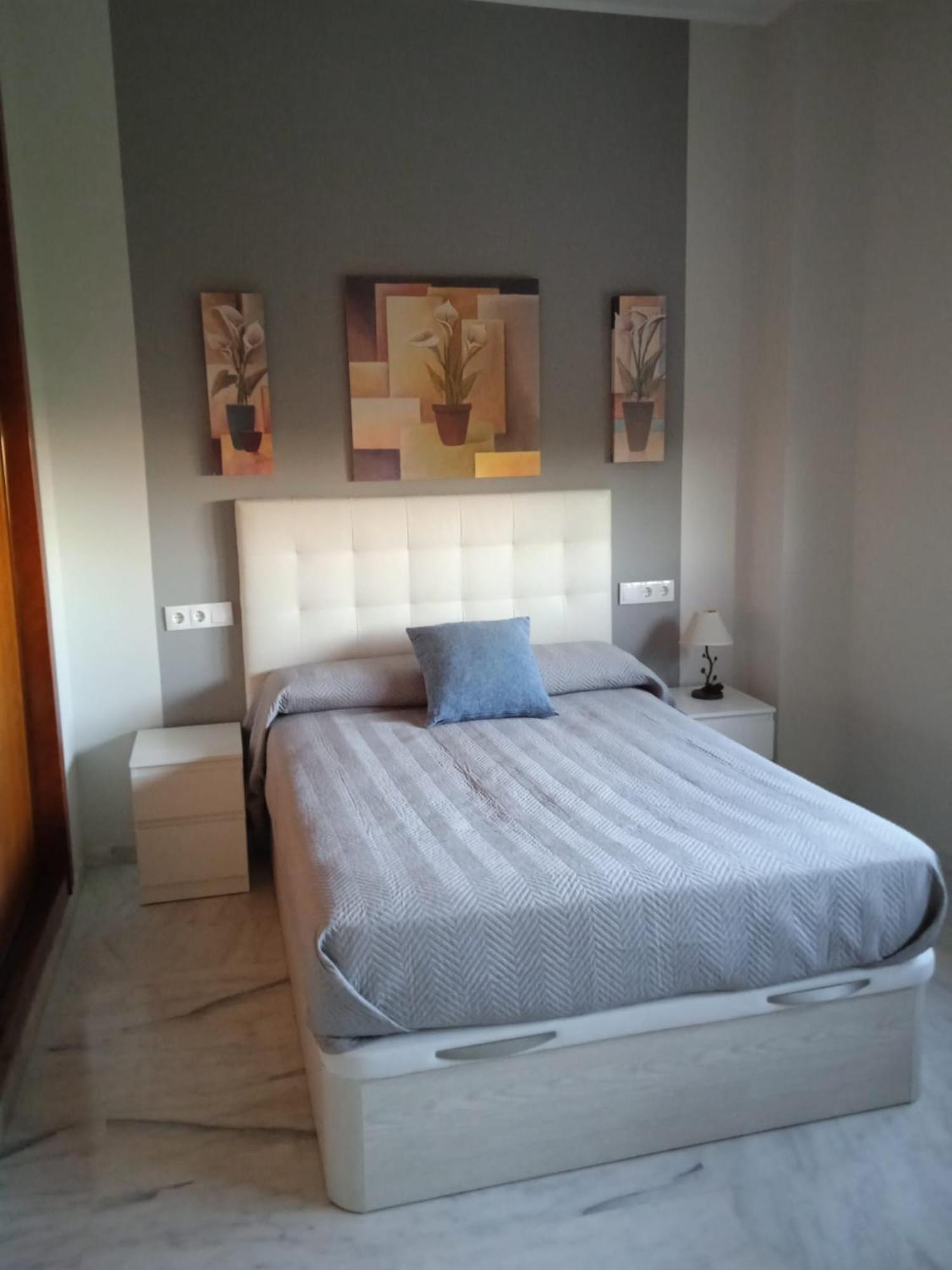 Fibes Lux Sevilla Este. Exteriör bild